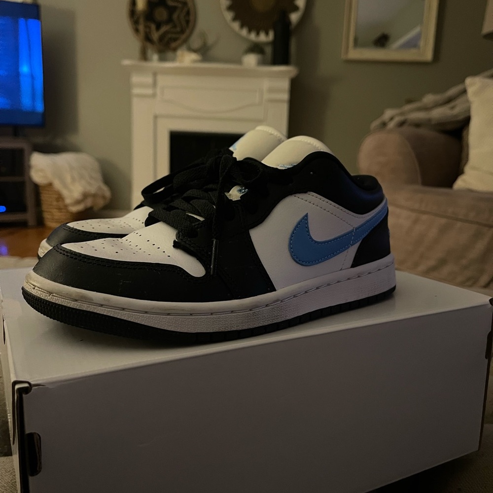 Wmns Air Jordan 1 Low 'Black University Blue’